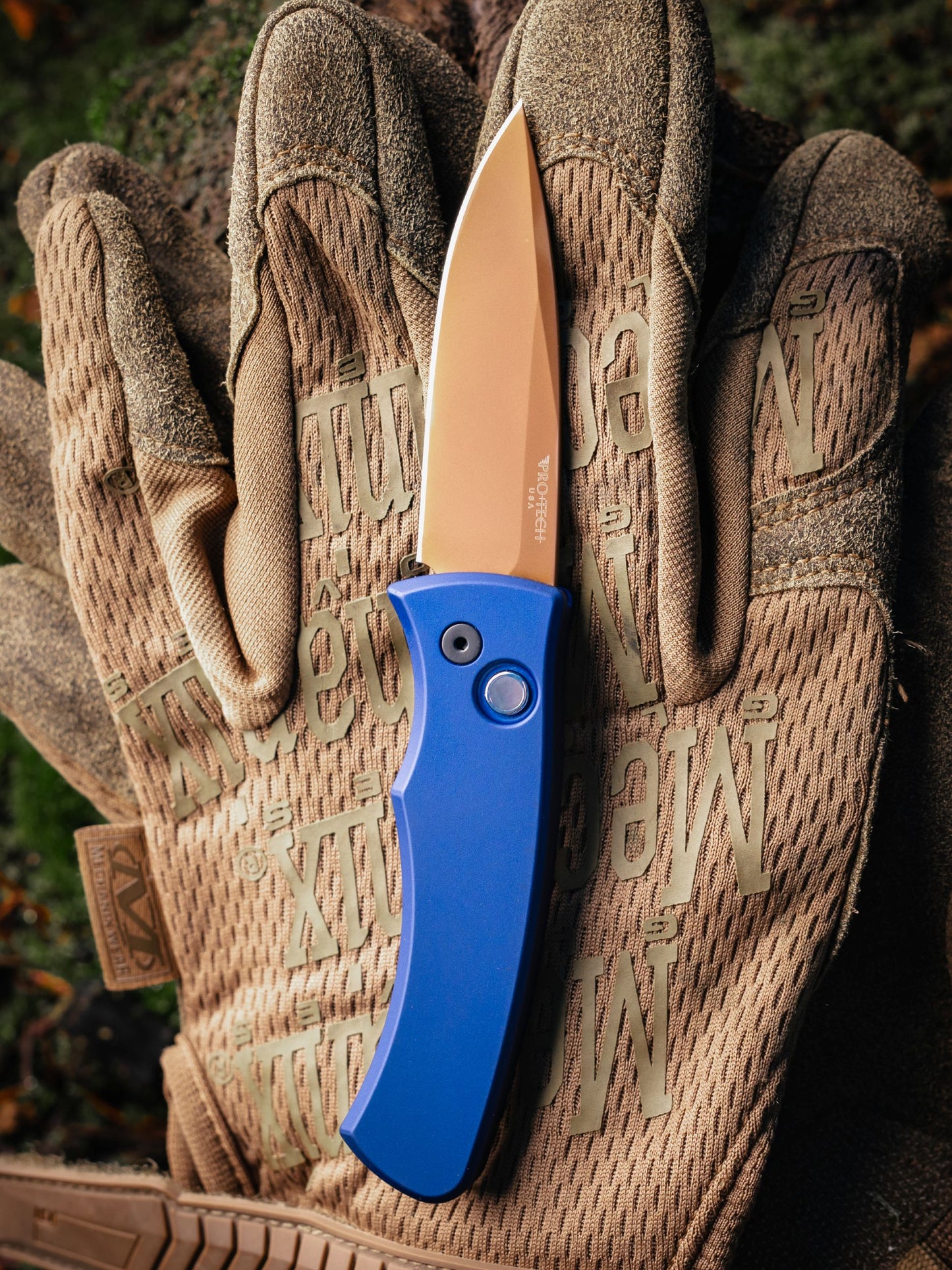 Pro-Tech Duke 2 Heritage Automatic Knife – Navy Aluminum Handle, Tan PVD MagnaCut Blade, 2.7″ – Made in USA (DUKE2103-LTD)