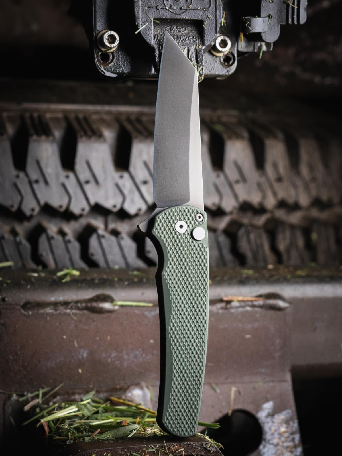 Pro-Tech Malibu Knife – Textured Green Handle, Smoky Grey DLC MagnaCut Reverse Tanto Blade, 3.25″ – Made in USA (5406-SG)