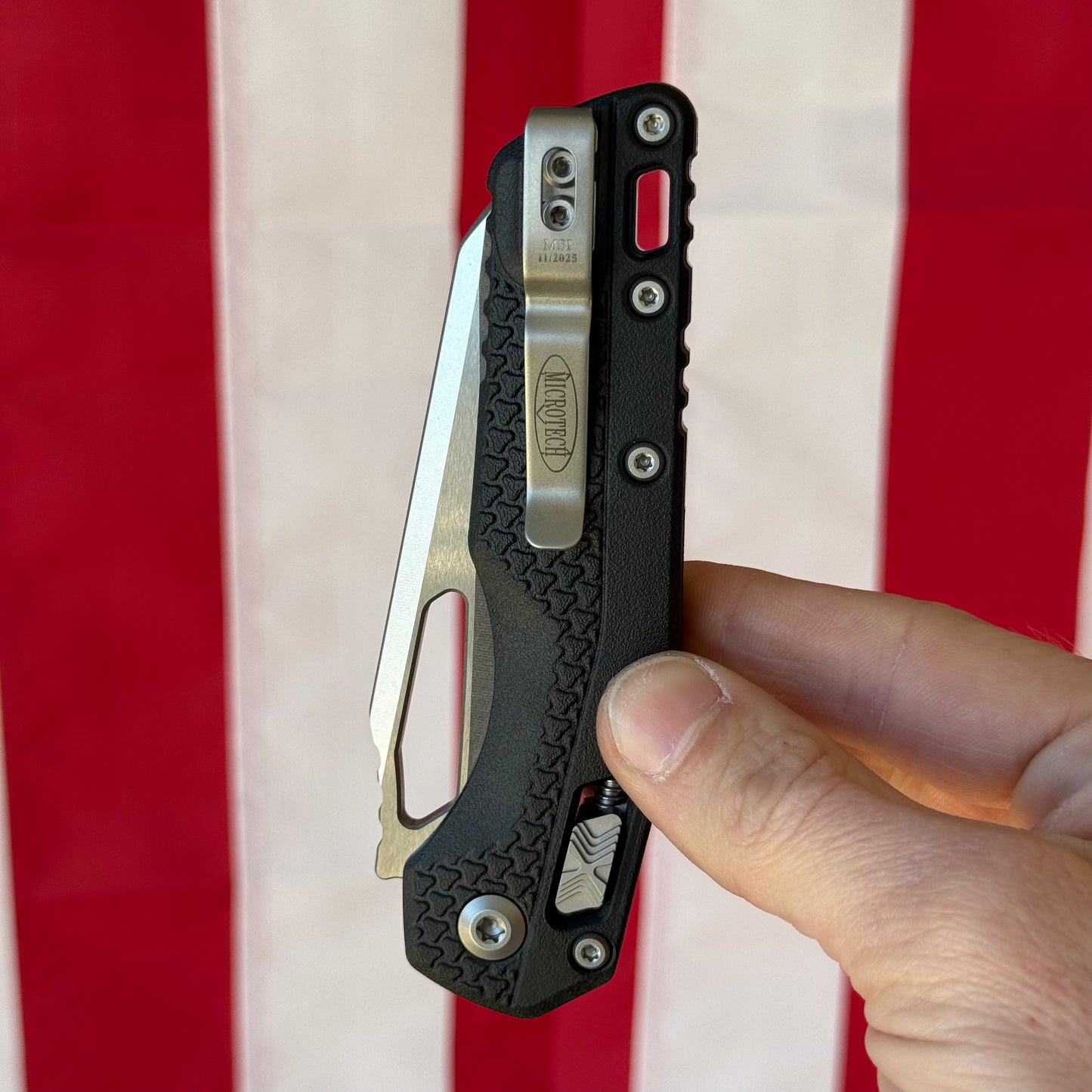Microtech MSI Ram-Lok Tri-Grip Black Knife, 3.8″ Sheepsfoot M390MK Blade, Blue Backspacer – Made in USA (MCT210T-10PMBKA1)
