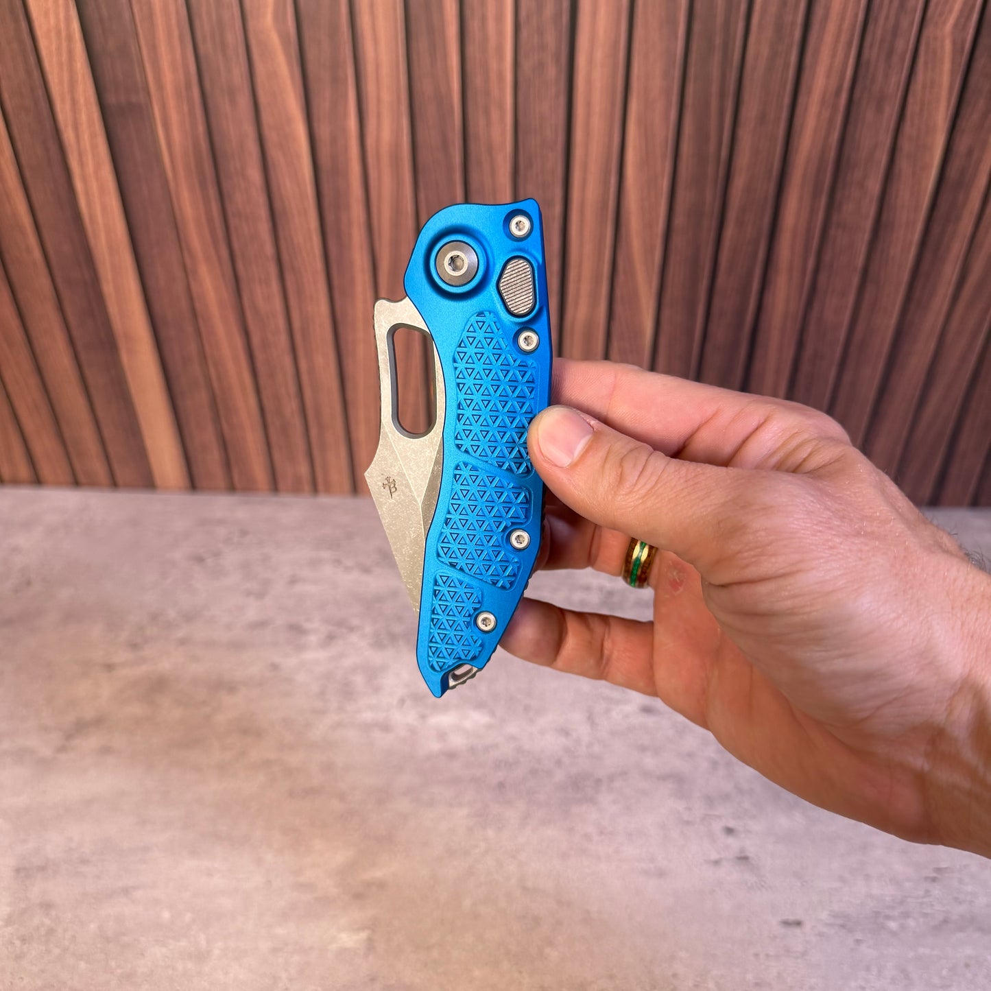 Microtech Stitch Blue Aluminum Apocalyptic, 3.7″ Blade, Made in USA (169-10APBL)