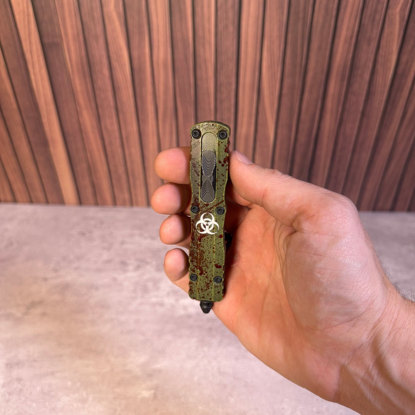 Dirac OTF Outbreak Signature Series, 2.9″ M390MK Blade, Made in USA (225-1OBDS)