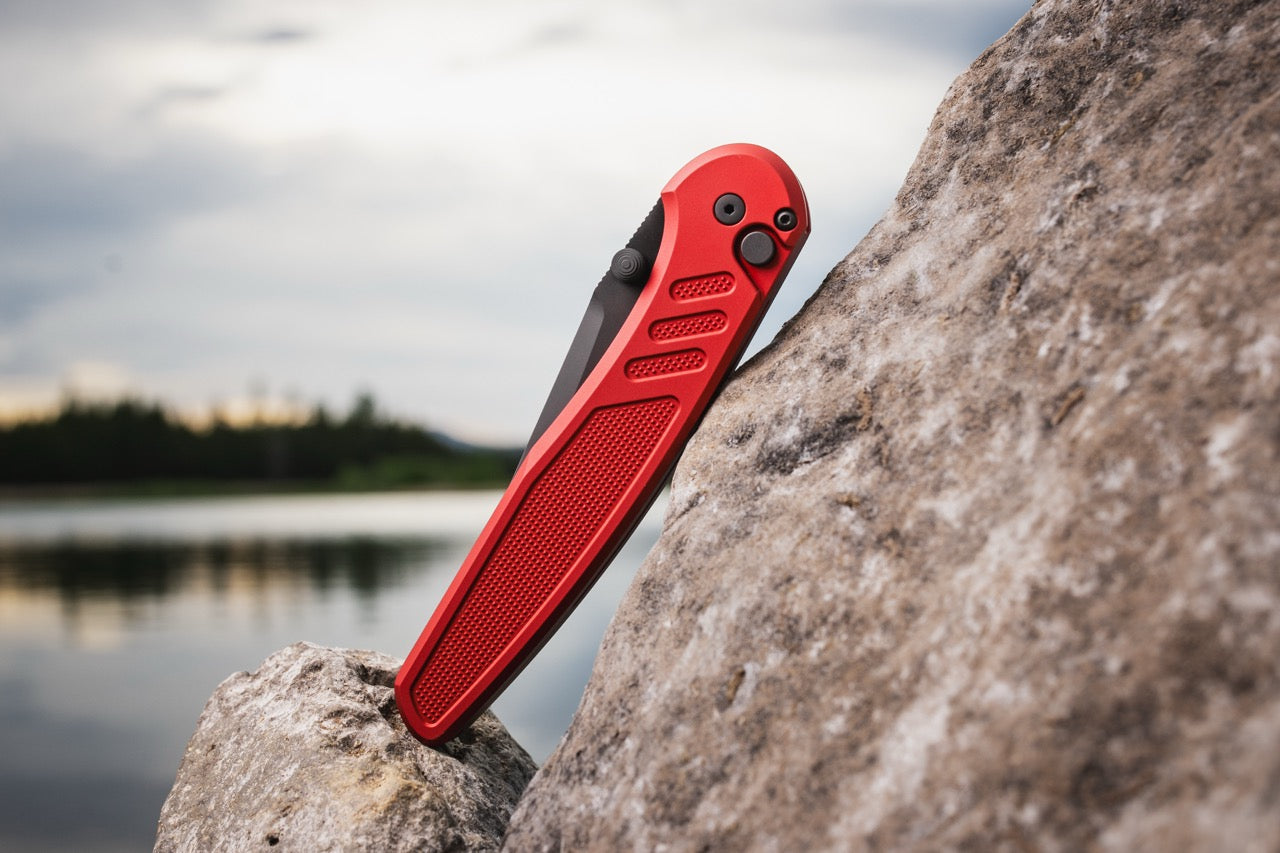 Pro-Tech Avalon - Red Knurled Aluminum, DLC CPM-MagnaCut, Thumb Stud - Made in USA (PN1103-Red)