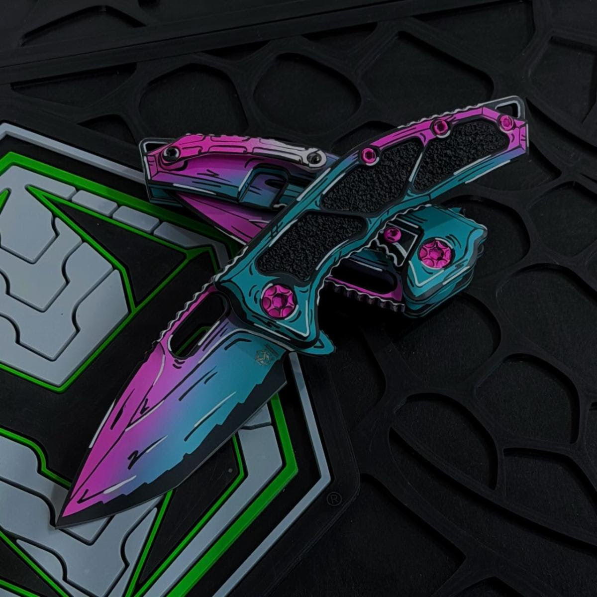 Heretic Medusa Manual Tanto – Cel Shade Miami Vice, MagnaCut Stonewash – Made in USA (H009-CS-MV)