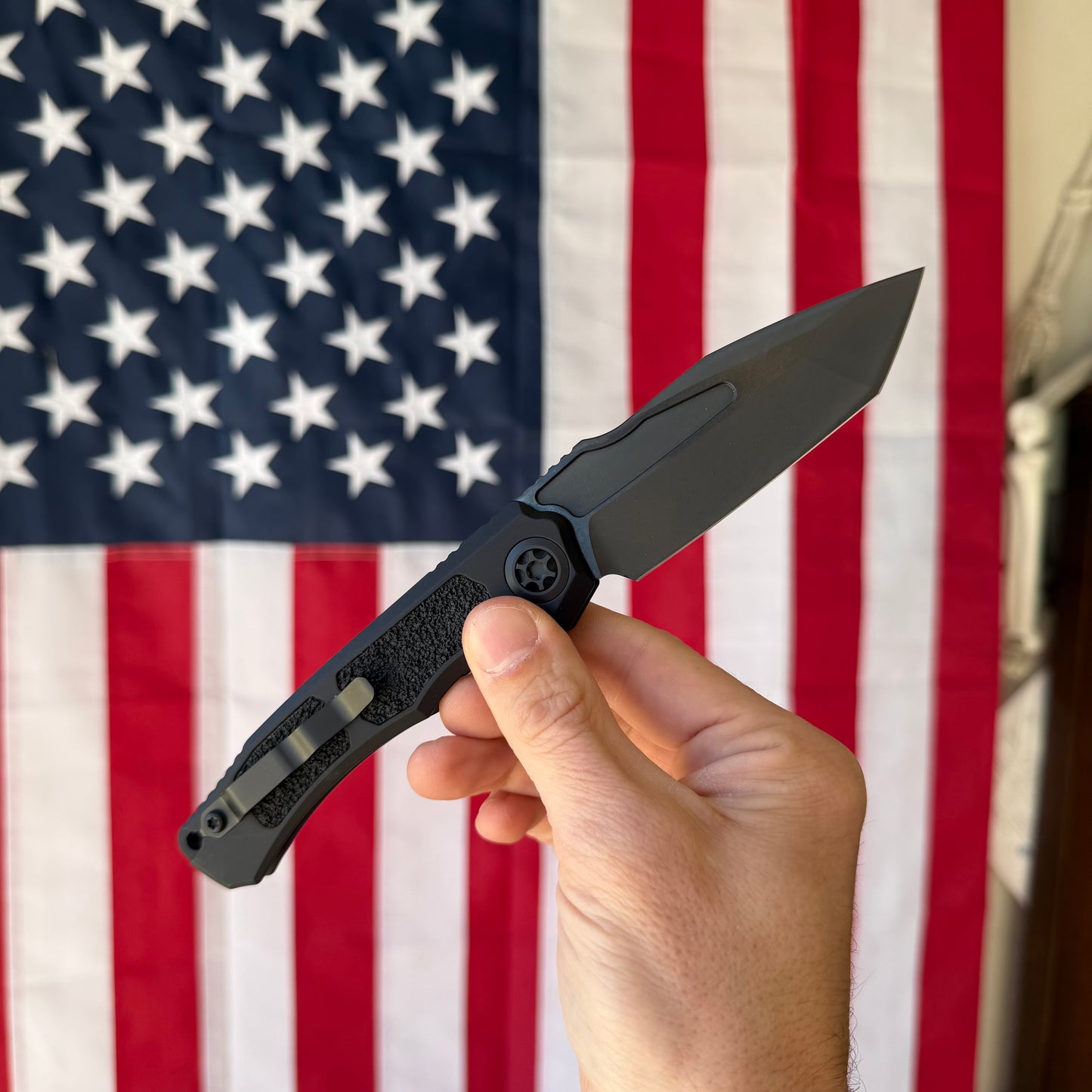 Heretic Wraith V4 Tanto Knife – Black Tactical Aluminum Chassis, DLC MagnaCut Blade, Side-Opening Automatic – Made in USA (H100-6A-T)