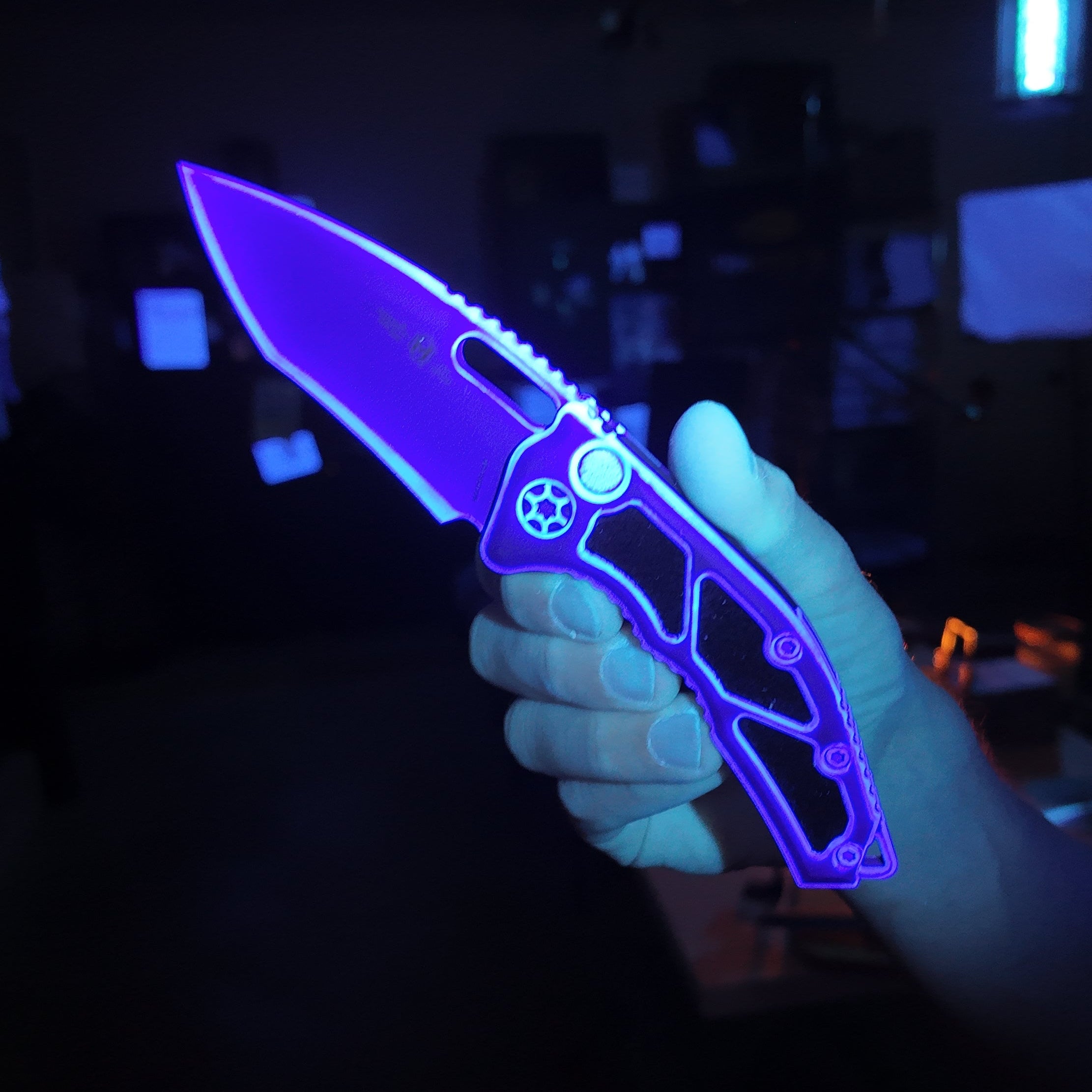 Heretic Medusa Auto Recurve Knife, Secret Cel Shade Handle, CPM