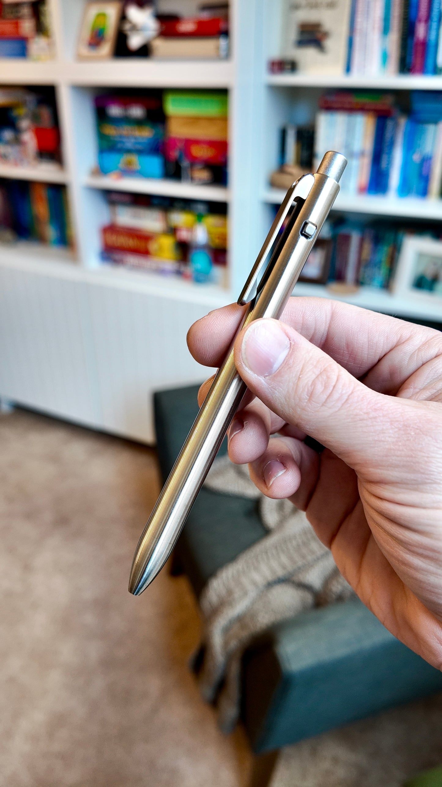 Side Click Pen – Standard Size in Titanium