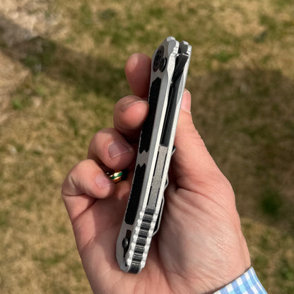Heretic Blizzard Wraith V4 SE Manual Knife – 3.7″ MagnaCut Battleworn Black Blade, Blue Titanium Collar – Made in USA