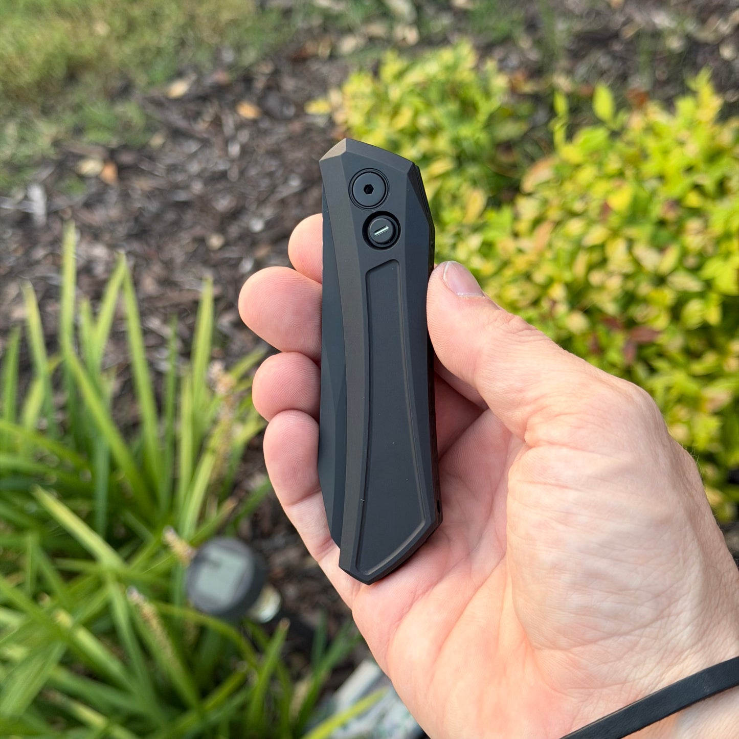 Operator Oligarch - All Black, DLC MagnaCut Wharnecliffe Blade, Tritium Button