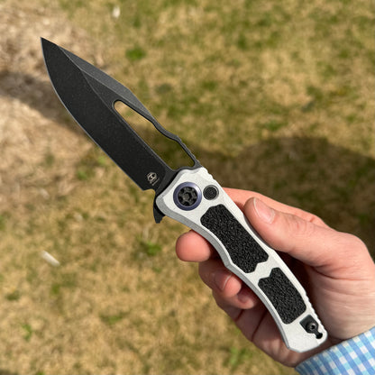Heretic Blizzard Wraith V4 SE Manual Knife – 3.7″ MagnaCut Battleworn Black Blade, Blue Titanium Collar – Made in USA