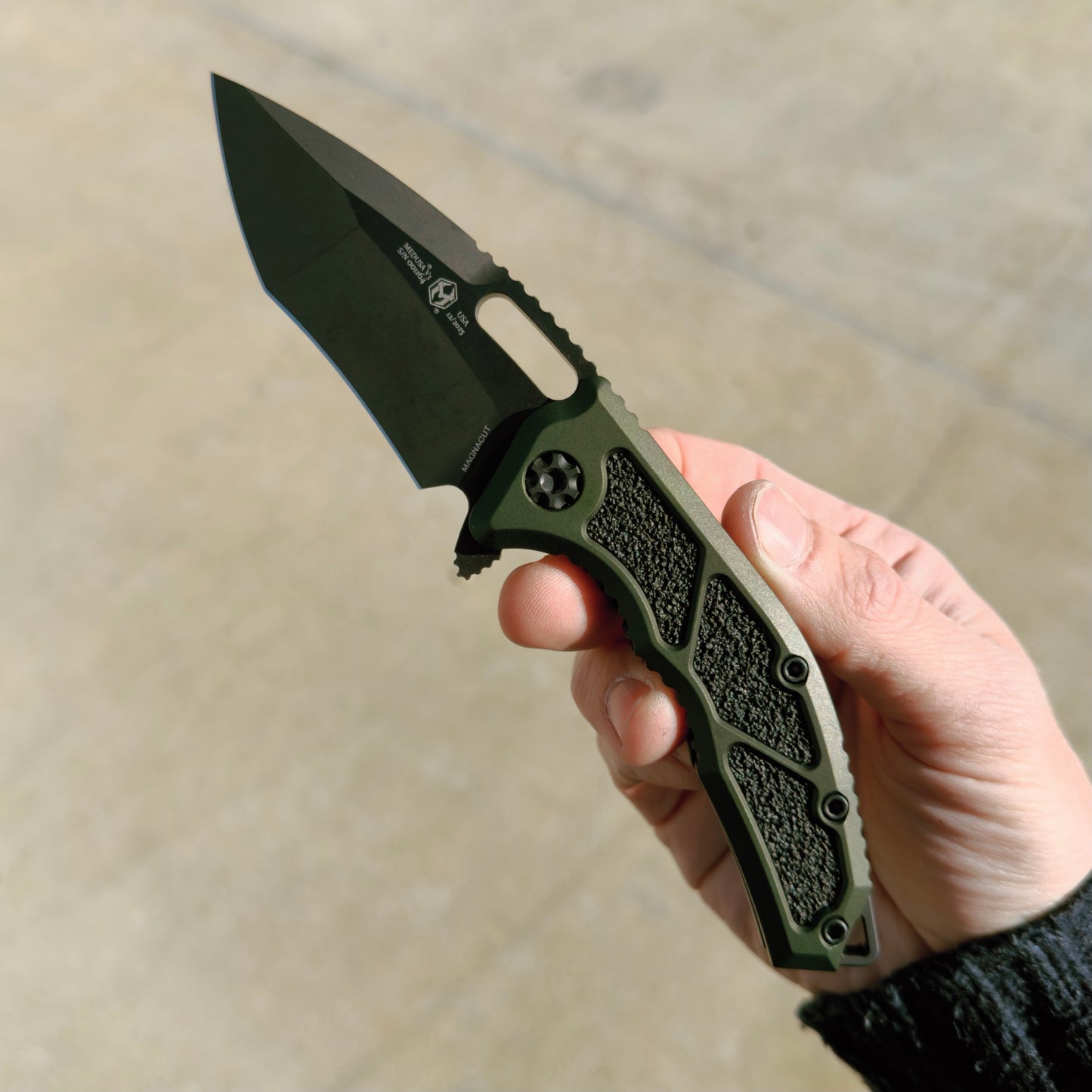 Heretic Medusa Manual RE DLC OD Green Tactical, 3.3″ MagnaCut Recurve Blade, Made in USA (H010-6A-GRN)