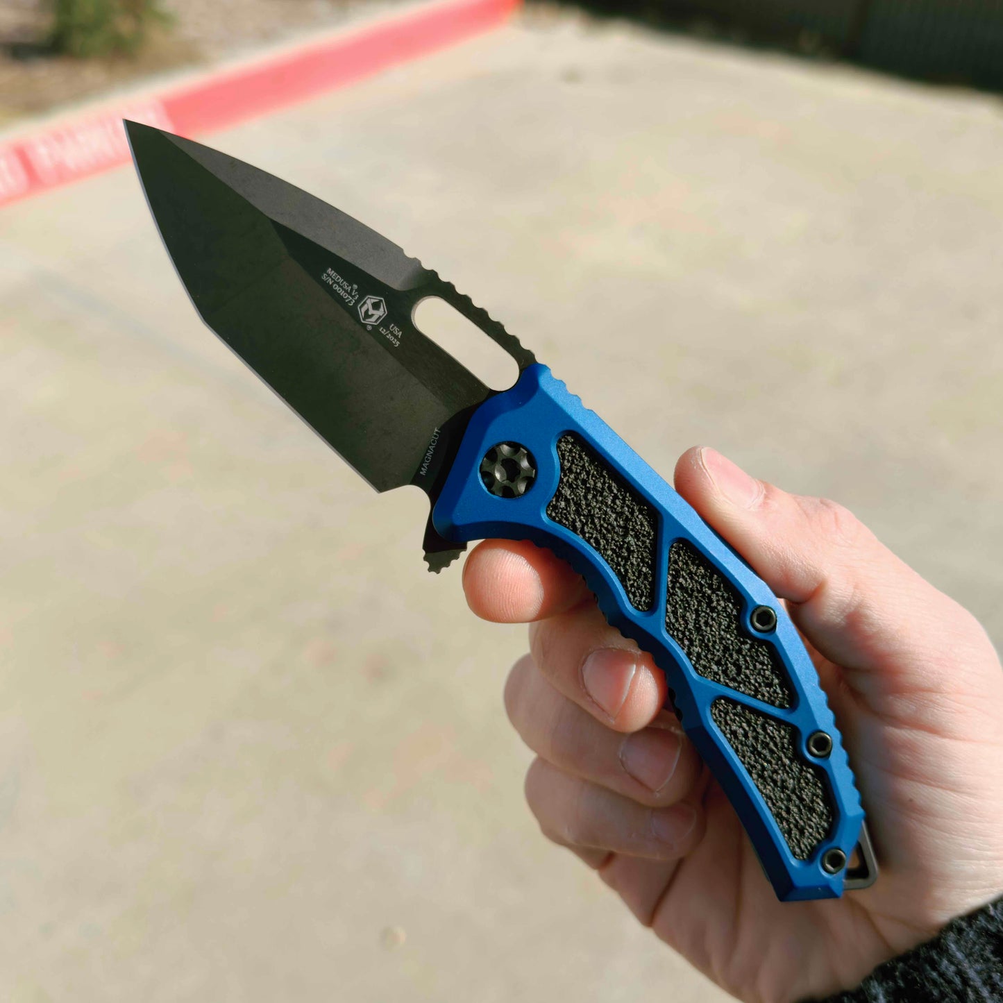Heretic Medusa Manual TE DLC Blue Tactical, 3.3″ MagnaCut Tanto Blade, Made in USA (H009-6A-BLU)
