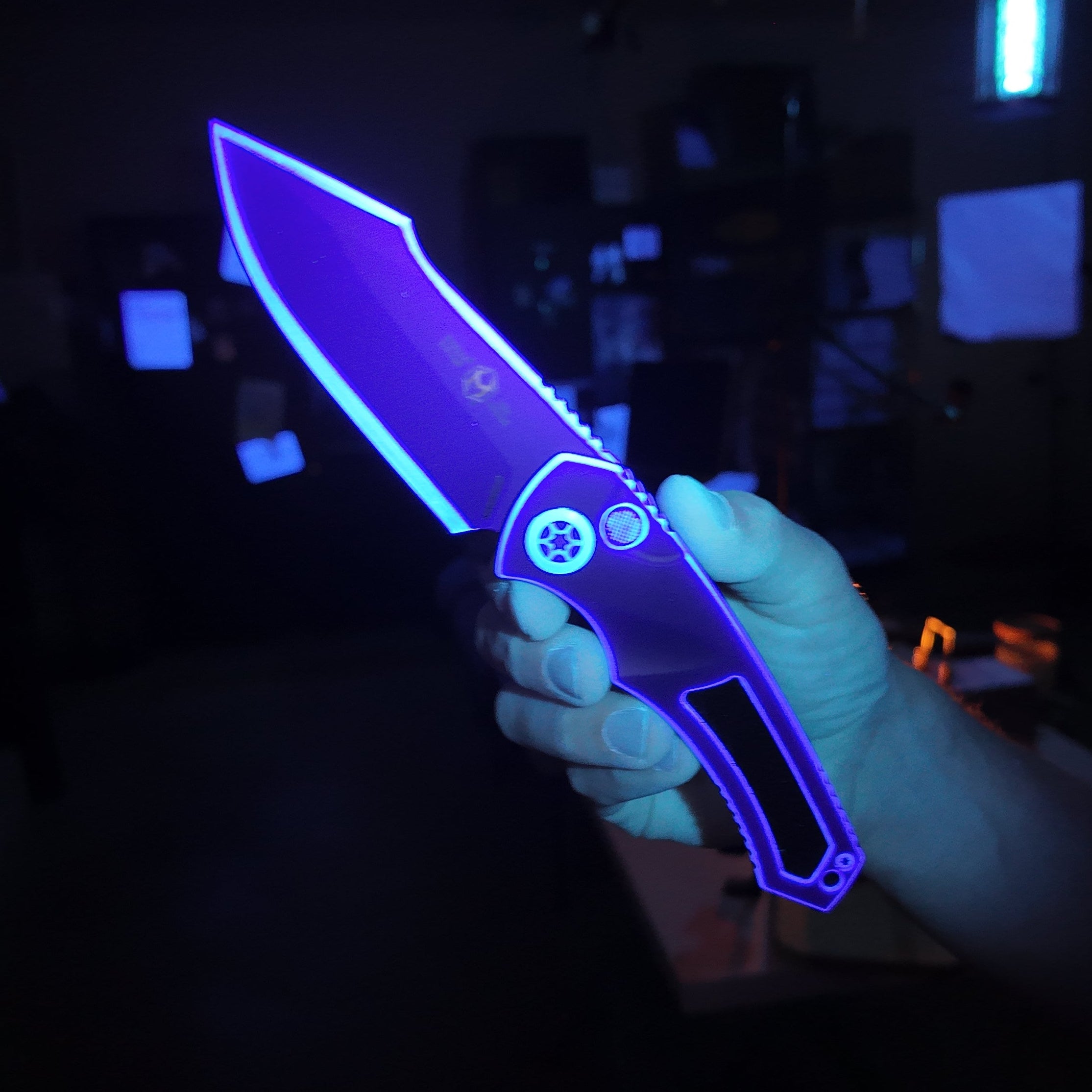 Heretic Pariah Auto Knife, Secret Cel Shade Handle, CPM MagnaCut