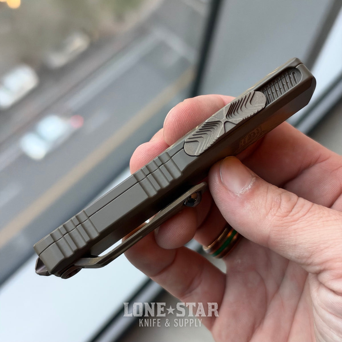 Microtech UTX-85 D/E Gen IV, Blade Show West 2026 Exclusive, 3.1" M390MK Bronzed Apocalyptic, Engraved Aluminum - Made in USA (12324-13APS-BSW)