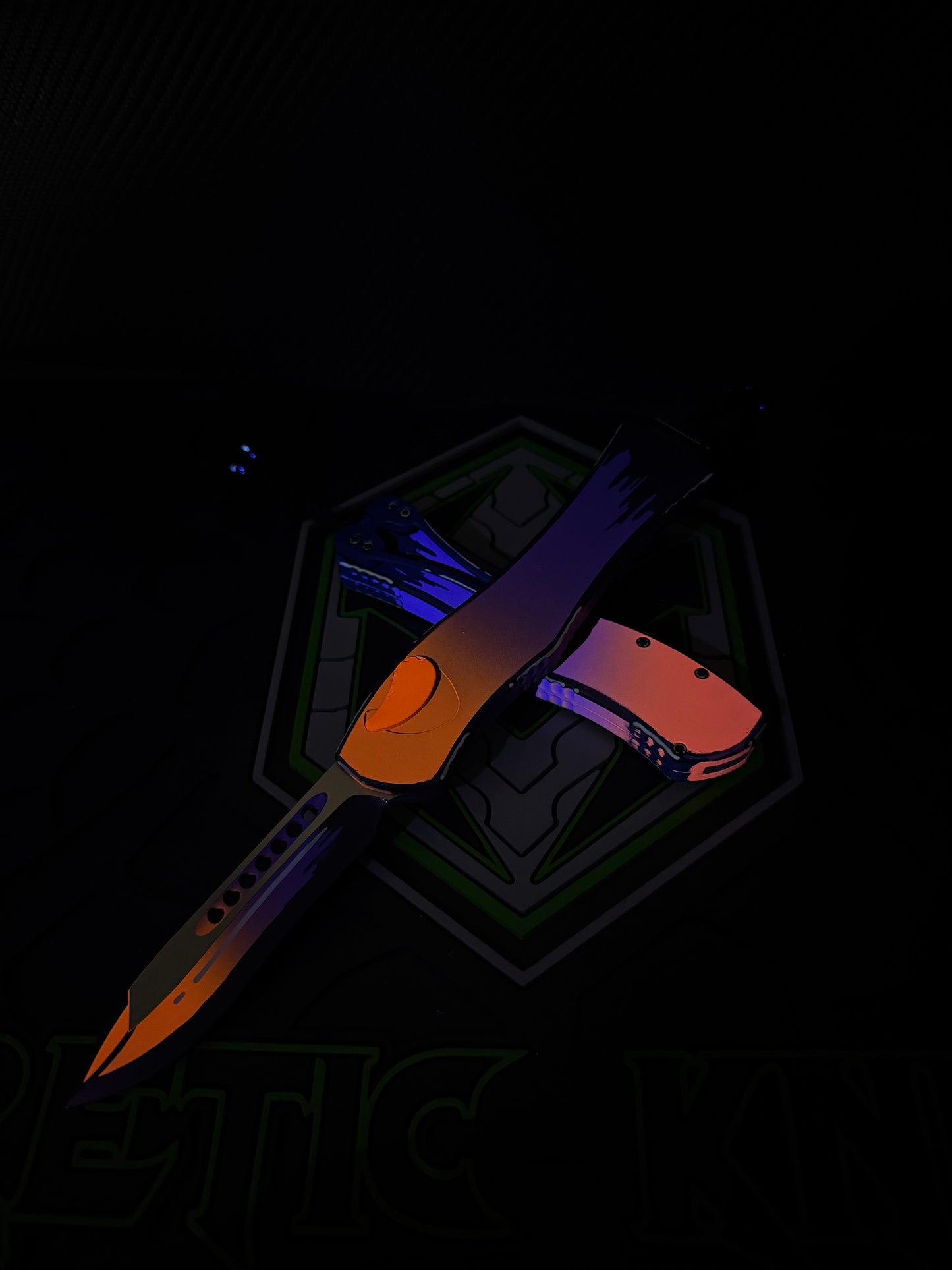 Heretic Cel Shade Horror Night HYDRA V4 Recurve Knife, Magnacut Blade, Automatic OTF – Made in USA (H408-CS-HN)