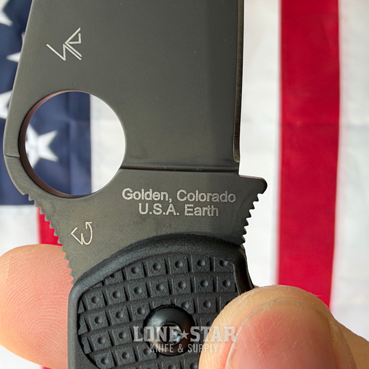 Spyderco Para Military 2 Lightweight Knife, 3.47" Black DLC CTS BD1N, Black FRN, Compression Lock, Made in USA (SC81PBBK2)