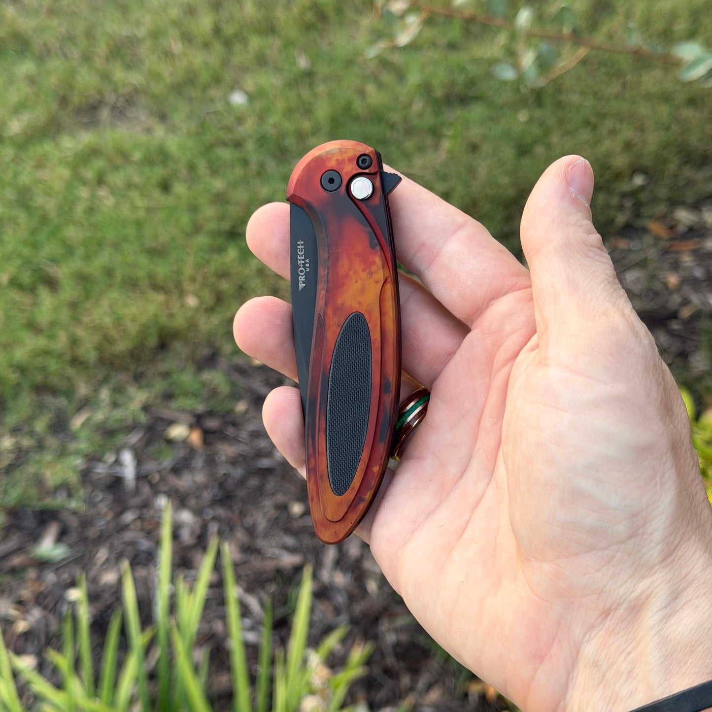 Cambria 2 - Del Fuego, Black G-10, DLC MagnaCut Blade