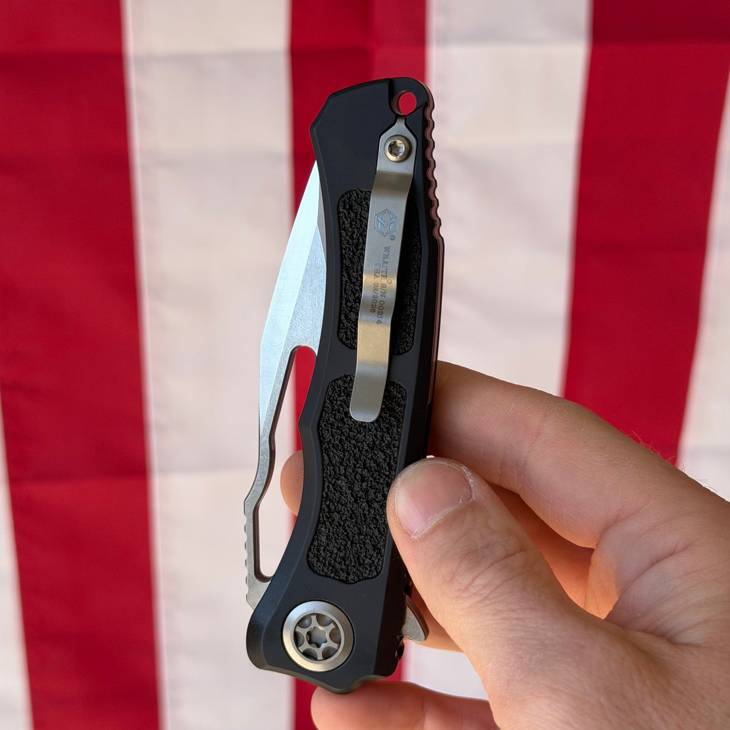 Heretic Wraith SE Manual – 3.5″ Stonewash Clip Point, Black Aluminum, Made in USA (H001-2A)