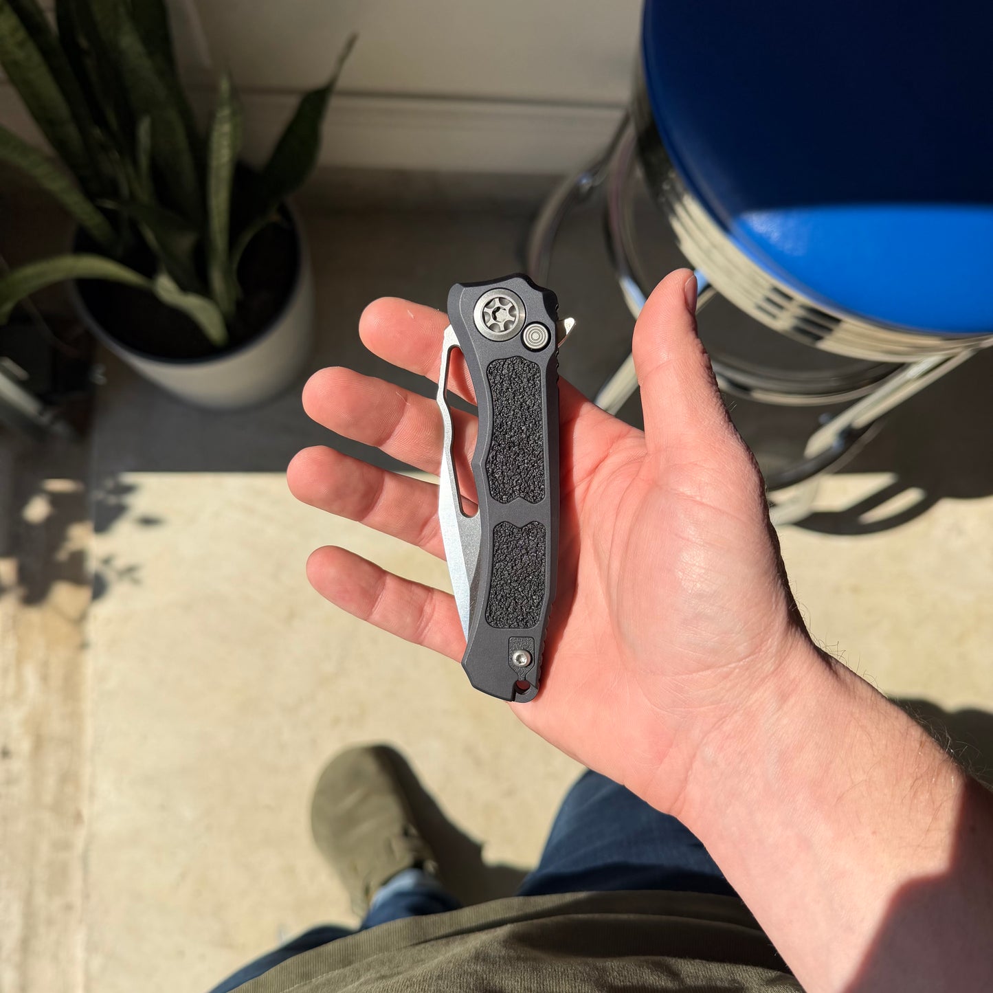 Heretic Wraith SE Manual – 3.5″ Stonewash Clip Point, Black Aluminum, Made in USA (H001-2A)