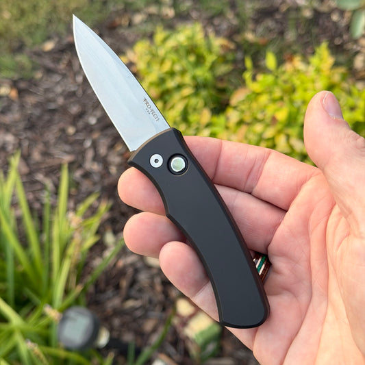 Duke 2 - Black Aluminum, Stonewashed MagnaCut Blade, Gold Lip Pearl Button