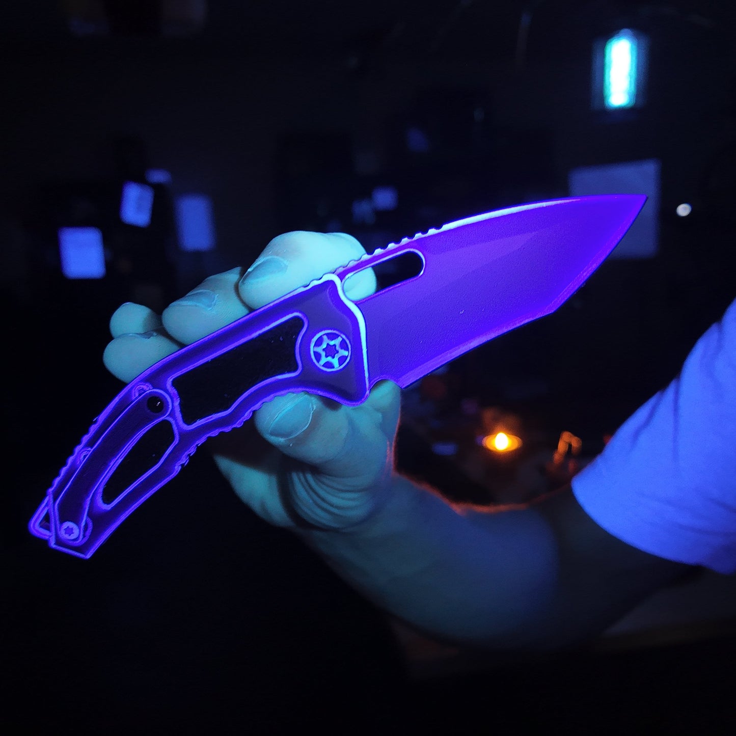 Heretic Medusa Auto – Secret Cel Shade Finish, UV Reactive Blade, Made in USA