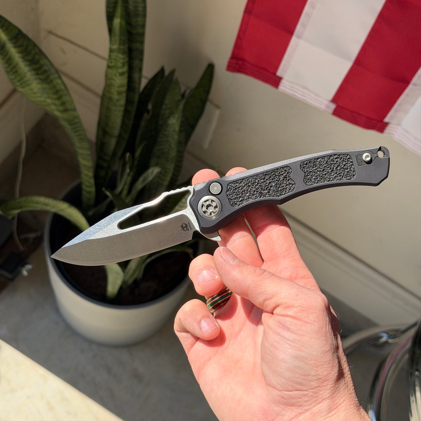 Heretic Wraith SE Manual – 3.5″ Stonewash Clip Point, Black Aluminum, Made in USA (H001-2A)