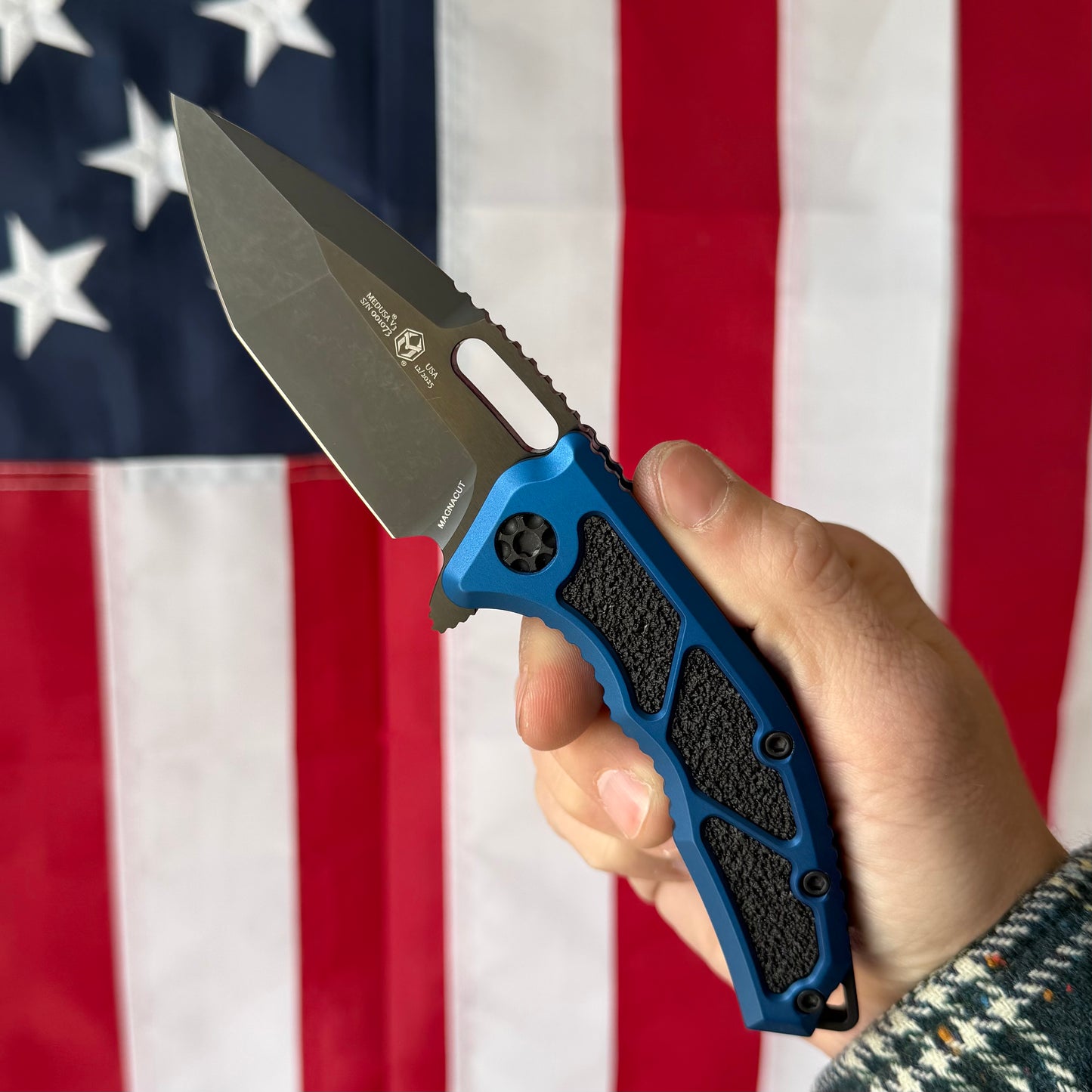Heretic Medusa Manual TE DLC Blue Tactical, 3.3″ MagnaCut Tanto Blade, Made in USA (H009-6A-BLU)