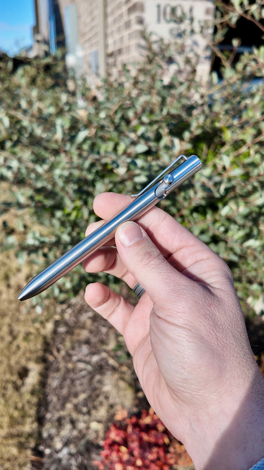 Bolt Action Pen – Standard Size in Titanium