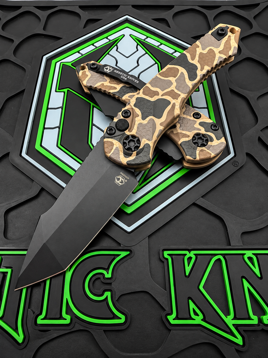 Heretic Mini Pariah Auto Duck Camo, 3.36" MagnaCut Black Tanto, Glass Packed Polymer Chassis - Made in USA (H055-DC)