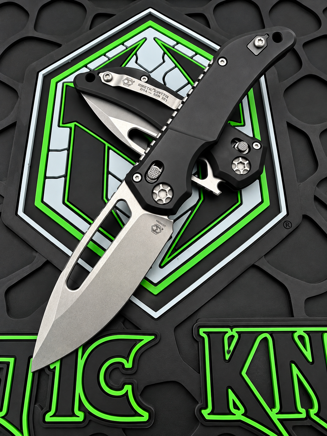 Heretic Koschei, Battleworn, 3.5" MagnaCut Drop Point, Crossbar Lock - Made in USA (H061-5A)