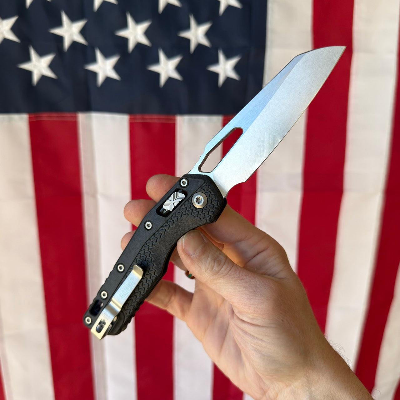 Microtech MSI Ram-Lok Tri-Grip Black Knife, 3.8″ Sheepsfoot M390MK Blade, Blue Backspacer – Made in USA (MCT210T-10PMBKA1)
