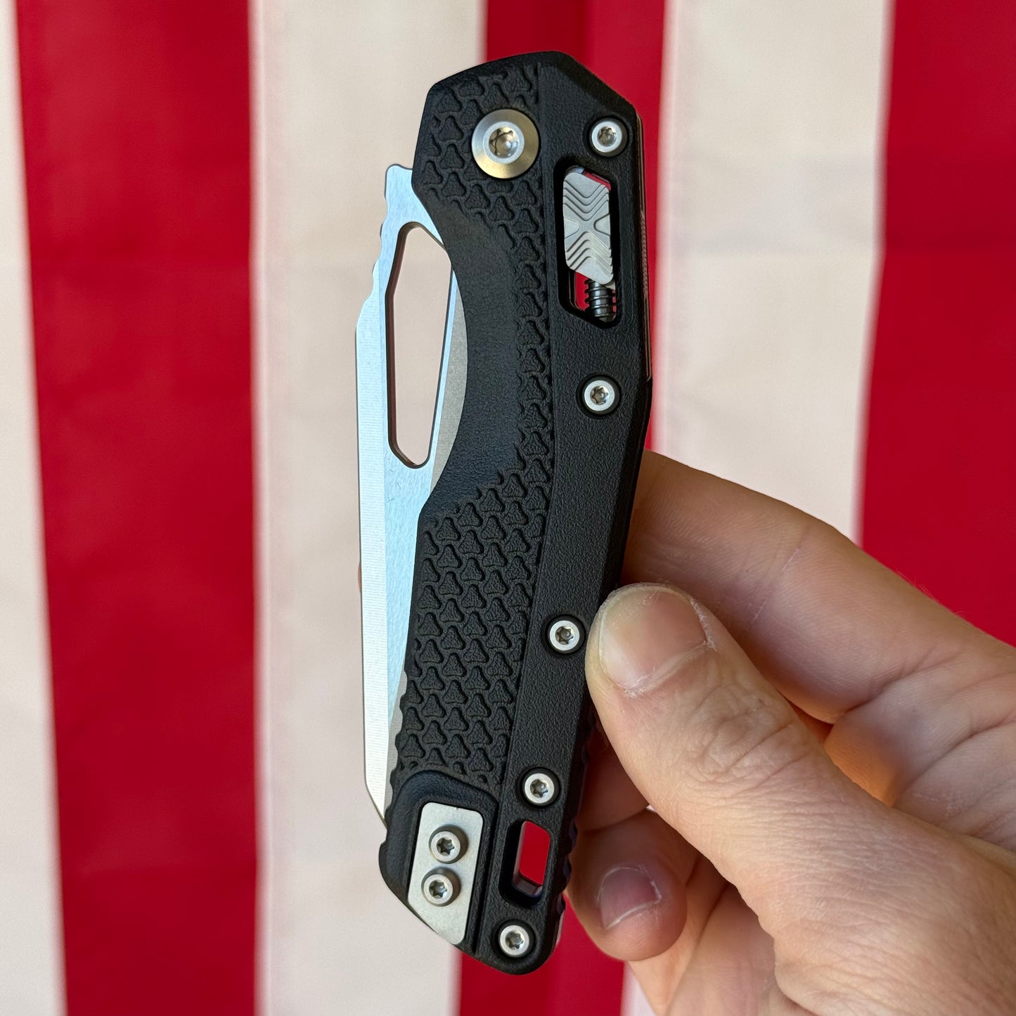 Microtech MSI Ram-Lok Tri-Grip Black Knife, 3.8″ Sheepsfoot M390MK Blade, Blue Backspacer – Made in USA (MCT210T-10PMBKA1)
