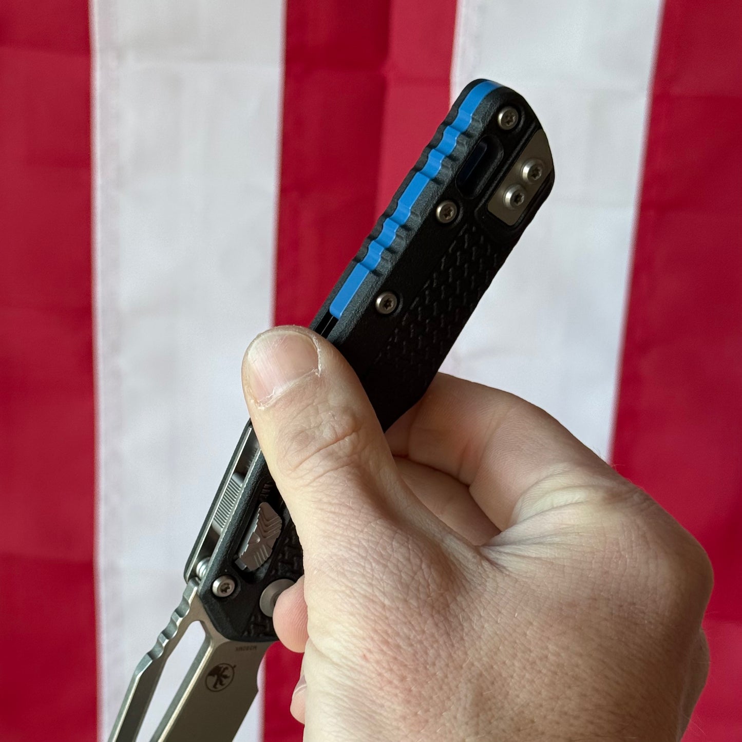 Microtech MSI Ram-Lok Tri-Grip Black Knife, 3.8″ Sheepsfoot M390MK Blade, Blue Backspacer – Made in USA (MCT210T-10PMBKA1)