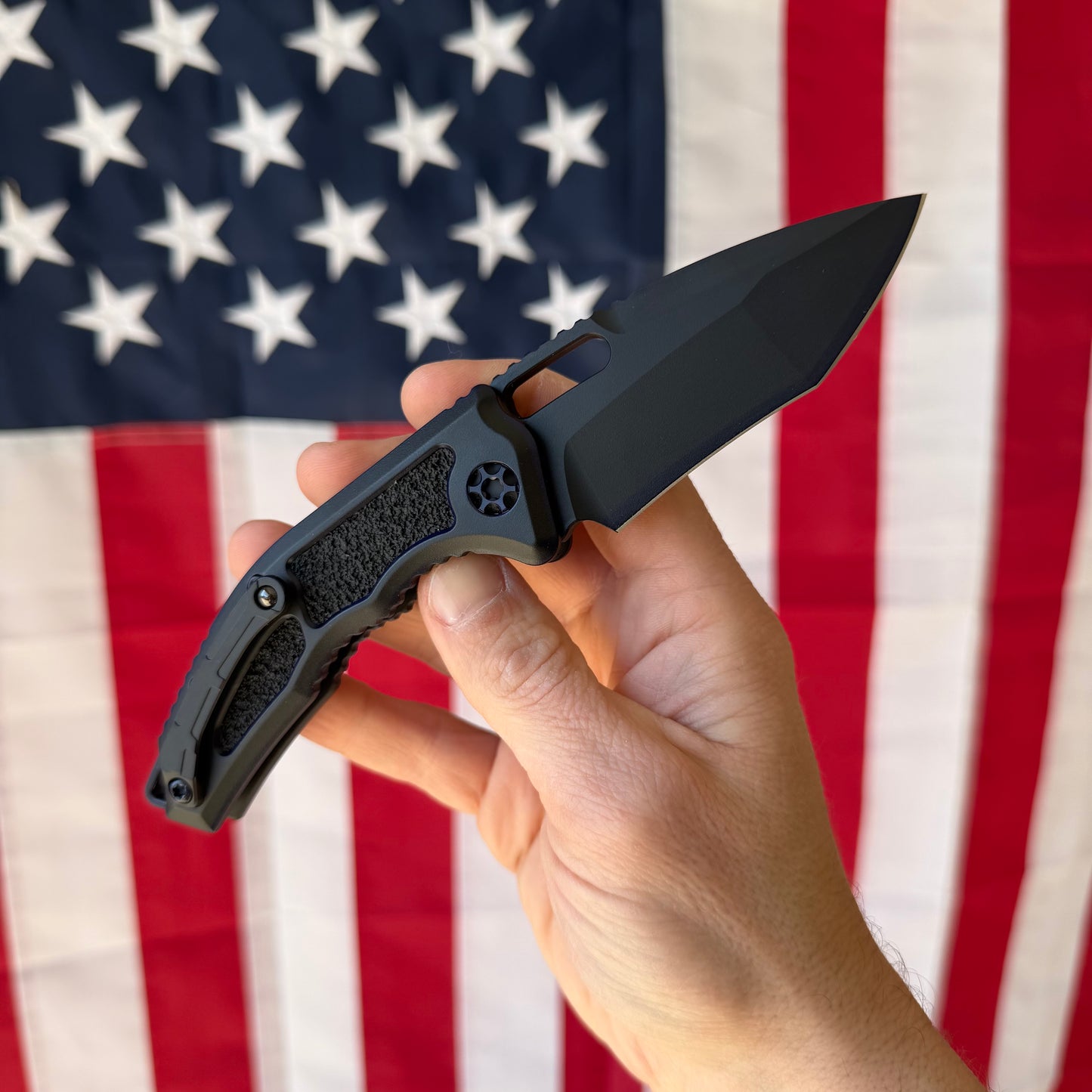 Heretic Medusa Auto – Secret Cel Shade Finish, UV Reactive Blade, Made in USA