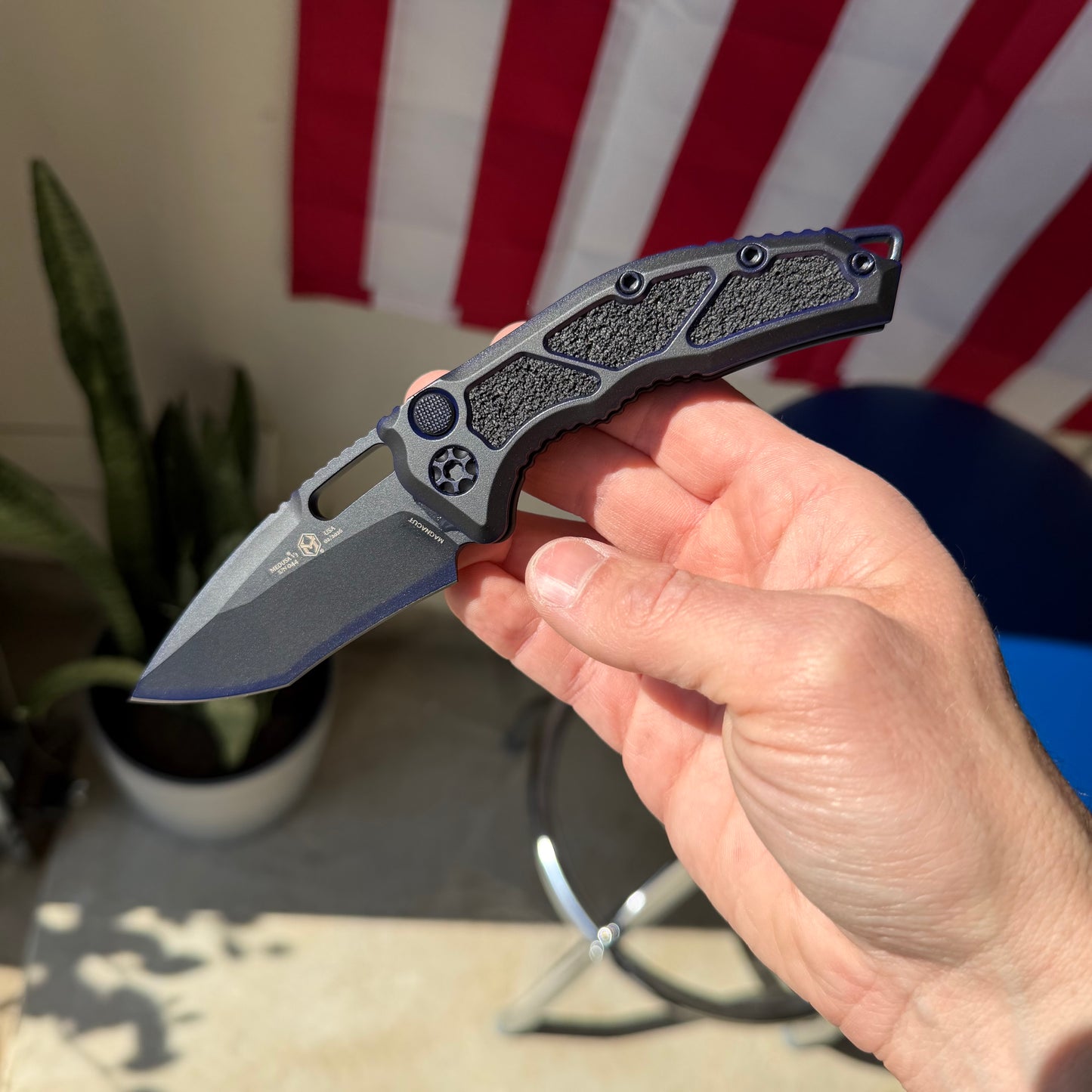 Heretic Medusa Auto – Secret Cel Shade Finish, UV Reactive Blade, Made in USA