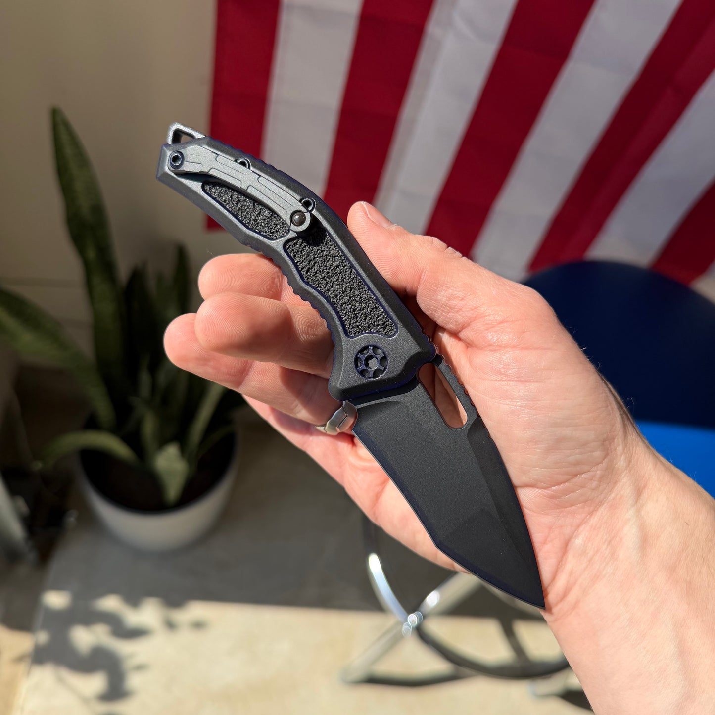 Heretic Medusa Auto – Secret Cel Shade Finish, UV Reactive Blade, Made in USA