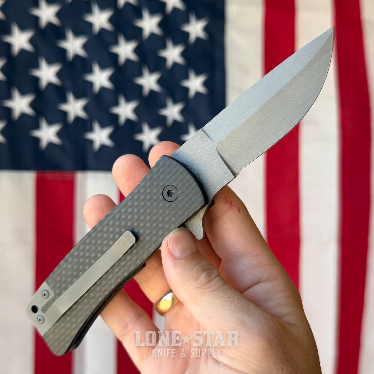 The Back Door: Les Adams EOD Flipper - 3.4" 154CM, Carbon Fiber, Separated Backspacer - Made in USA (Trade In)