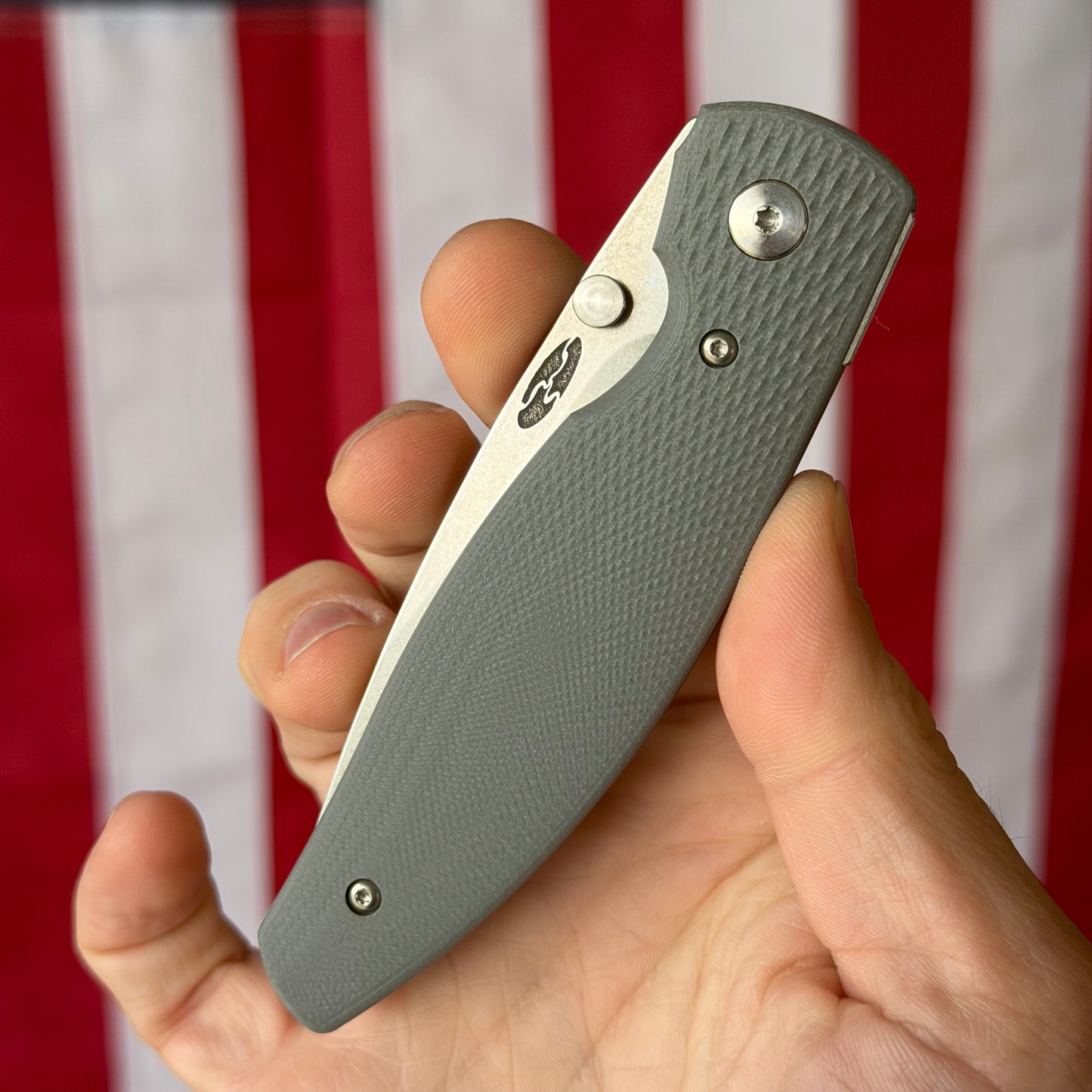 TRM Knives ATOM Linerlock Knife - Slate Gray G10 3D Contoured Lizard Skin Scales, MagnaCut Blade - Made in USA (DLR-ATM-G10-LS-SGY)