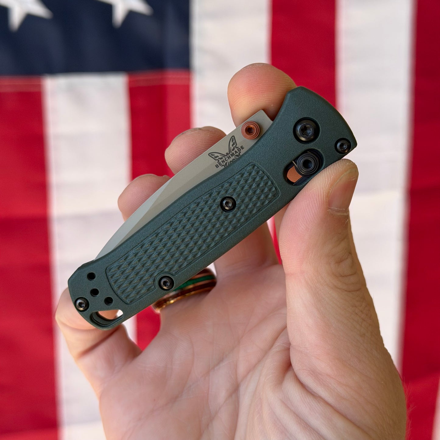 The Back Door: Benchmade Mini Bugout®, Taiga Green Grivory Handle, Tan ELMAX Blade, 2.82″, Made in USA (533TN-2601) (Return)