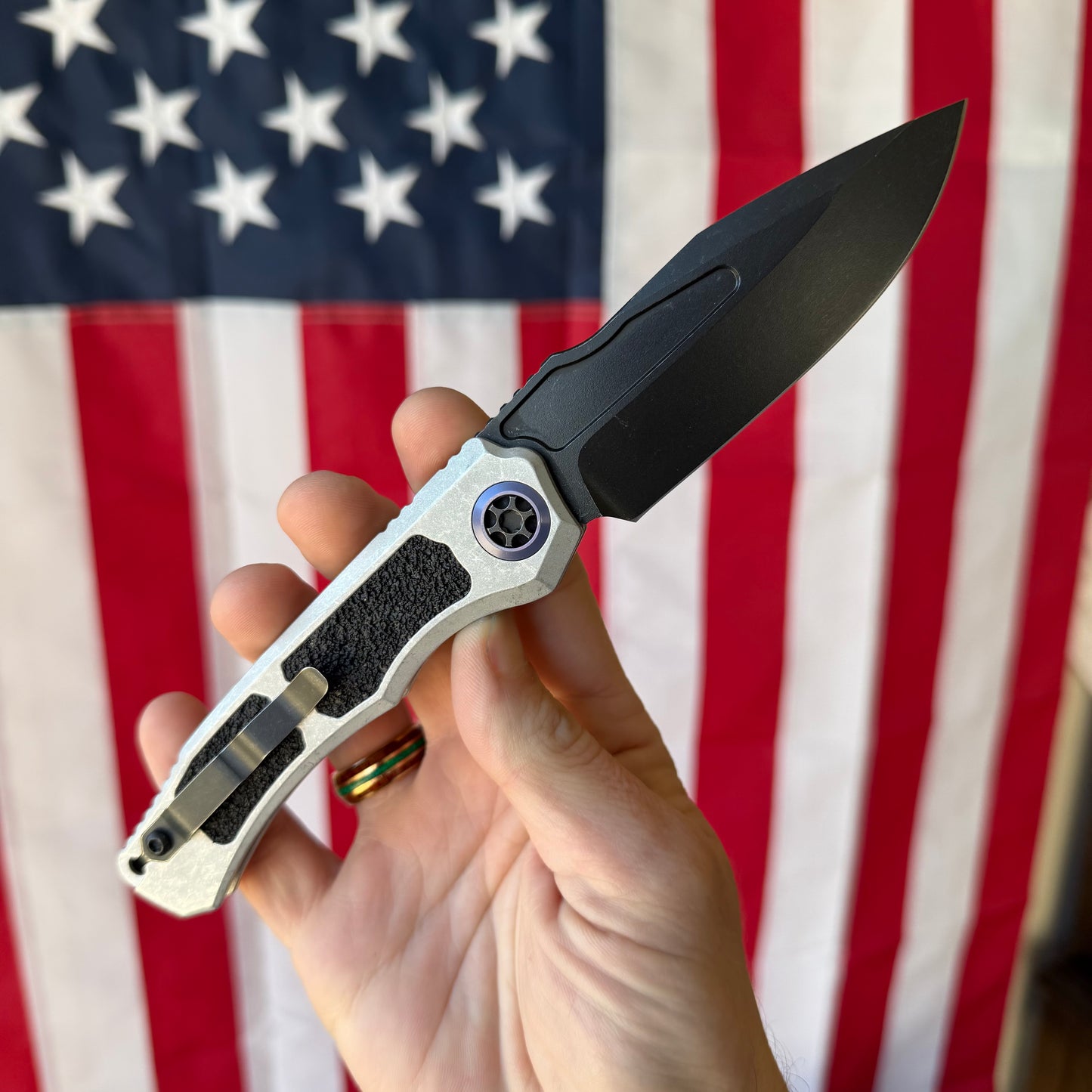 Heretic Knives Wraith V4 SE Auto Knife – 3.7” MagnaCut Blade, Blizzard Chassis, Battleworn Black – Made in USA