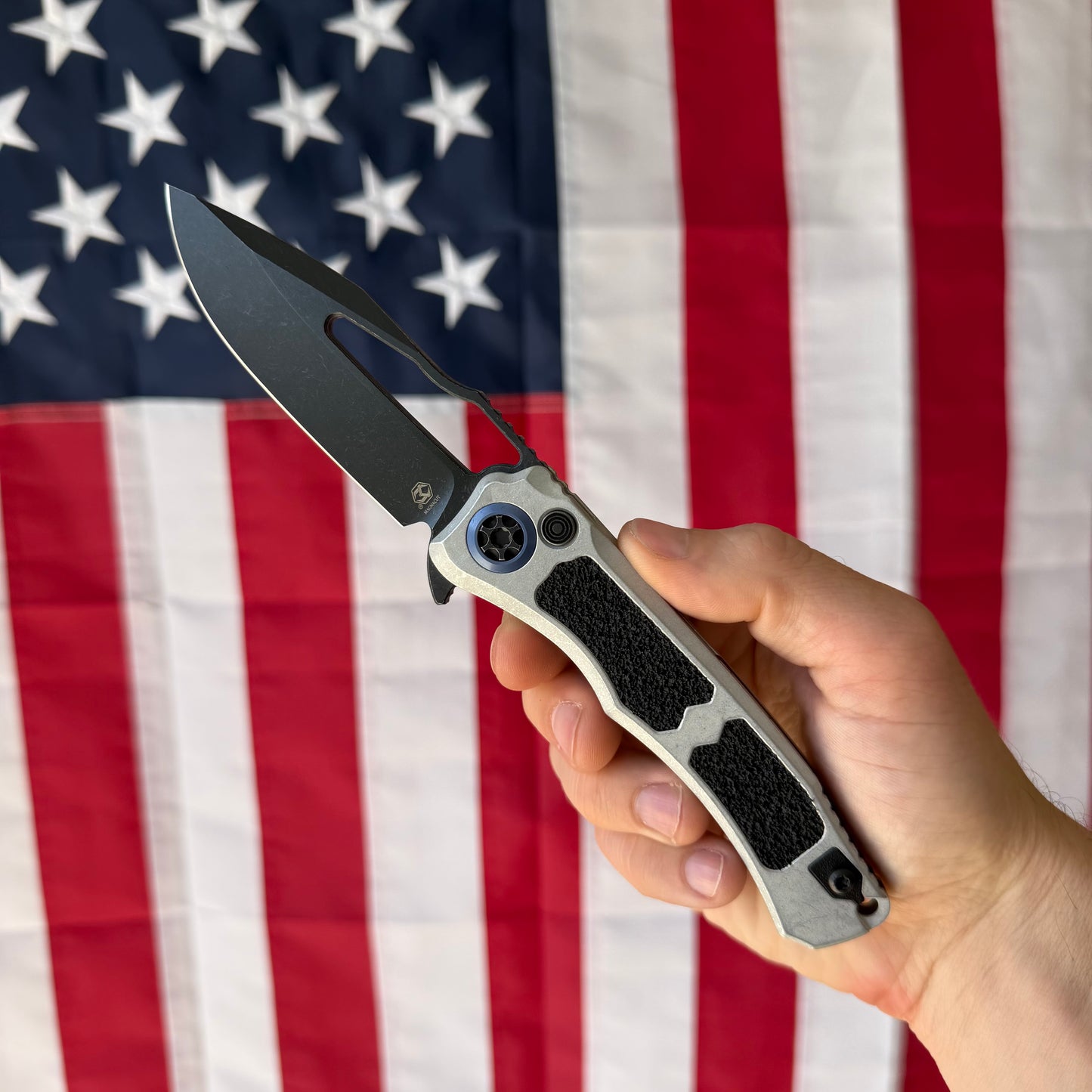 Heretic Blizzard Wraith V4 SE Manual Knife – 3.7″ MagnaCut Battleworn Black Blade, Blue Titanium Collar – Made in USA
