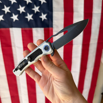 Heretic Blizzard Wraith V4 SE Manual Knife – 3.7″ MagnaCut Battleworn Black Blade, Blue Titanium Collar – Made in USA