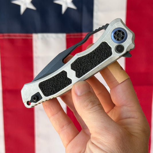 Heretic Blizzard Wraith V4 SE Manual Knife – 3.7″ MagnaCut Battleworn Black Blade, Blue Titanium Collar – Made in USA