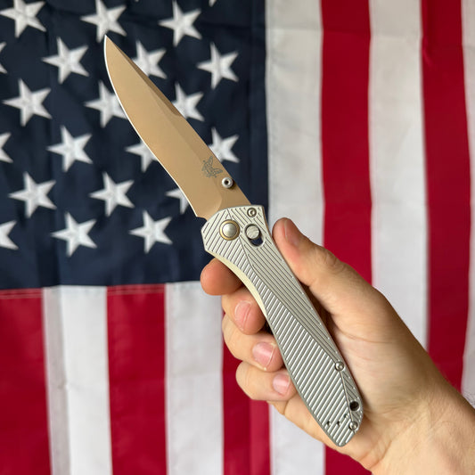 Benchmade SEVEN TEN 710FE-24 4" AXIS Lock – Gray Aluminum, CPM-S90V FDE PVD Recurve – Made in USA (710FE-24)