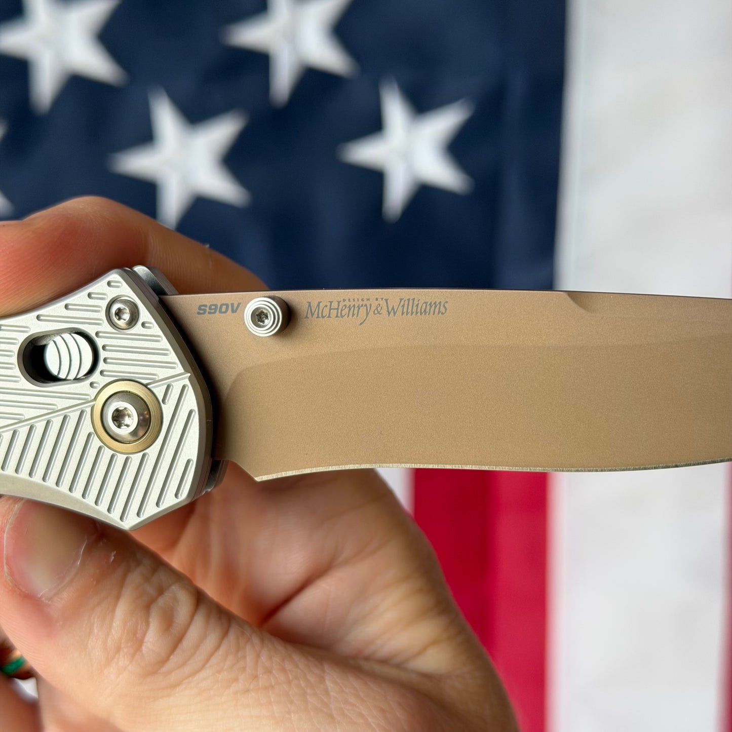 Benchmade SEVEN TEN 710FE-24 4" AXIS Lock – Gray Aluminum, CPM-S90V FDE PVD Recurve – Made in USA (710FE-24)