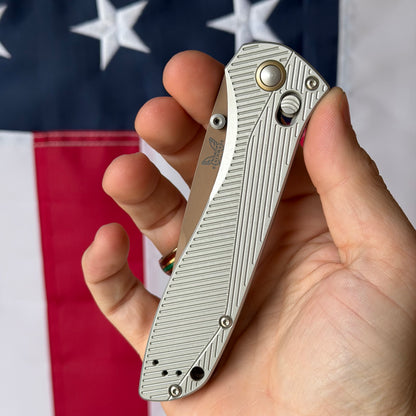 Benchmade SEVEN TEN 710FE-24 4" AXIS Lock – Gray Aluminum, CPM-S90V FDE PVD Recurve – Made in USA (710FE-24)