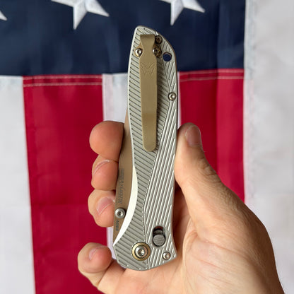 Benchmade SEVEN TEN 710FE-24 4" AXIS Lock – Gray Aluminum, CPM-S90V FDE PVD Recurve – Made in USA (710FE-24)