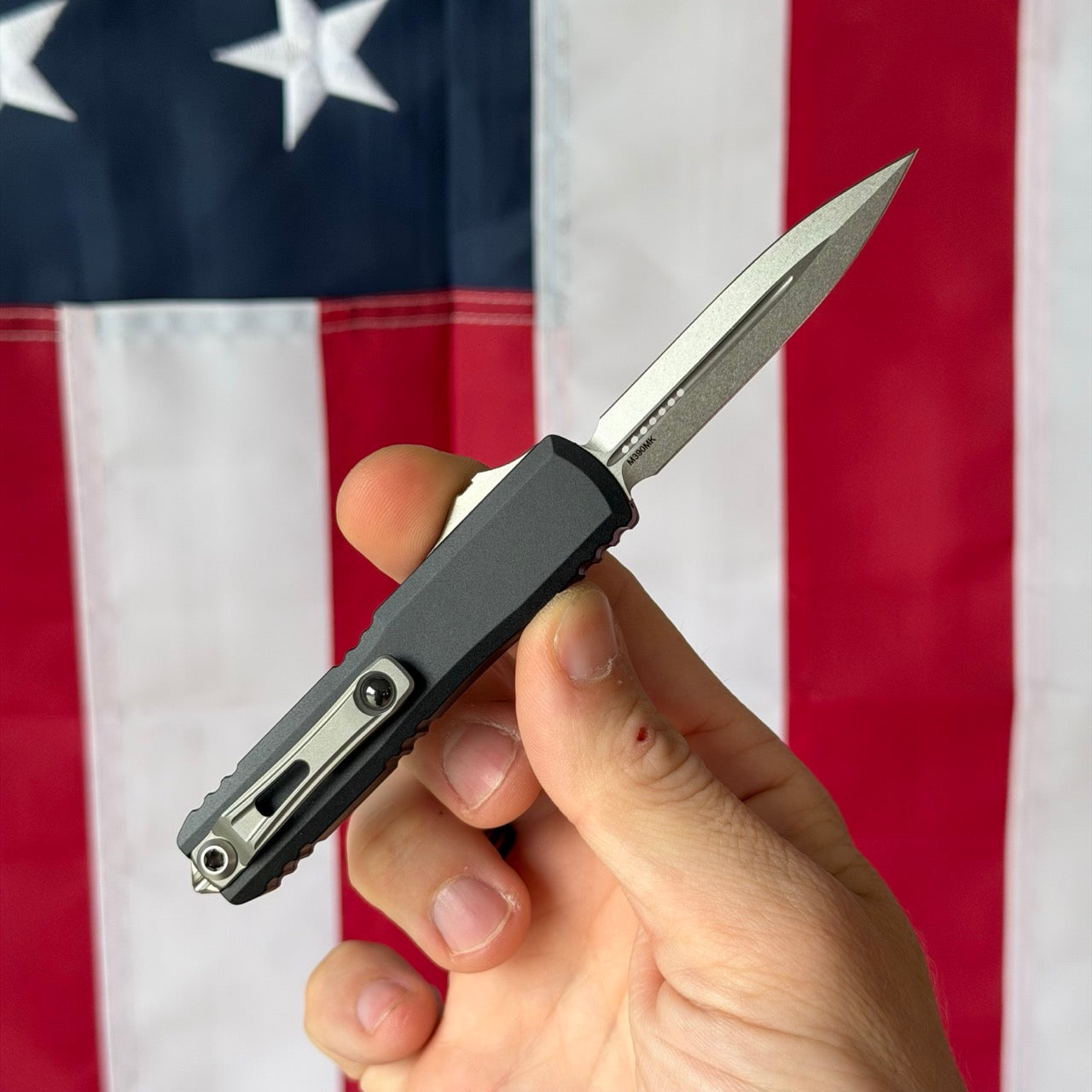 Microtech UTX-70 Gen IV DE Black Aluminum, 3.1″ M390MK Blade, Stonewashed, Made in USA (11474-10)