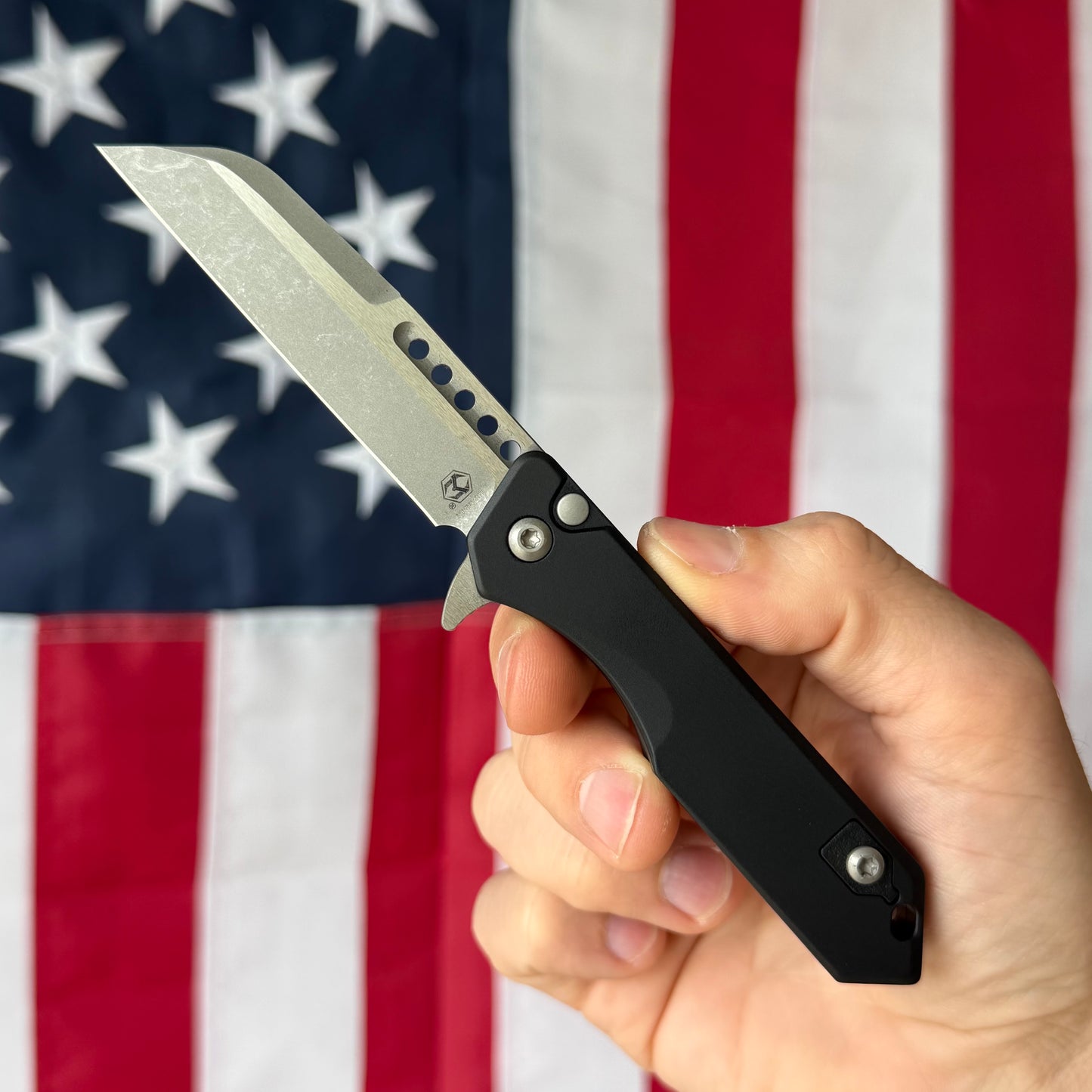 Heretic Jinn Manual 3.0" Button Lock Flipper – Battleworn MagnaCut, Black Chassis – Made in USA (H213-5A)