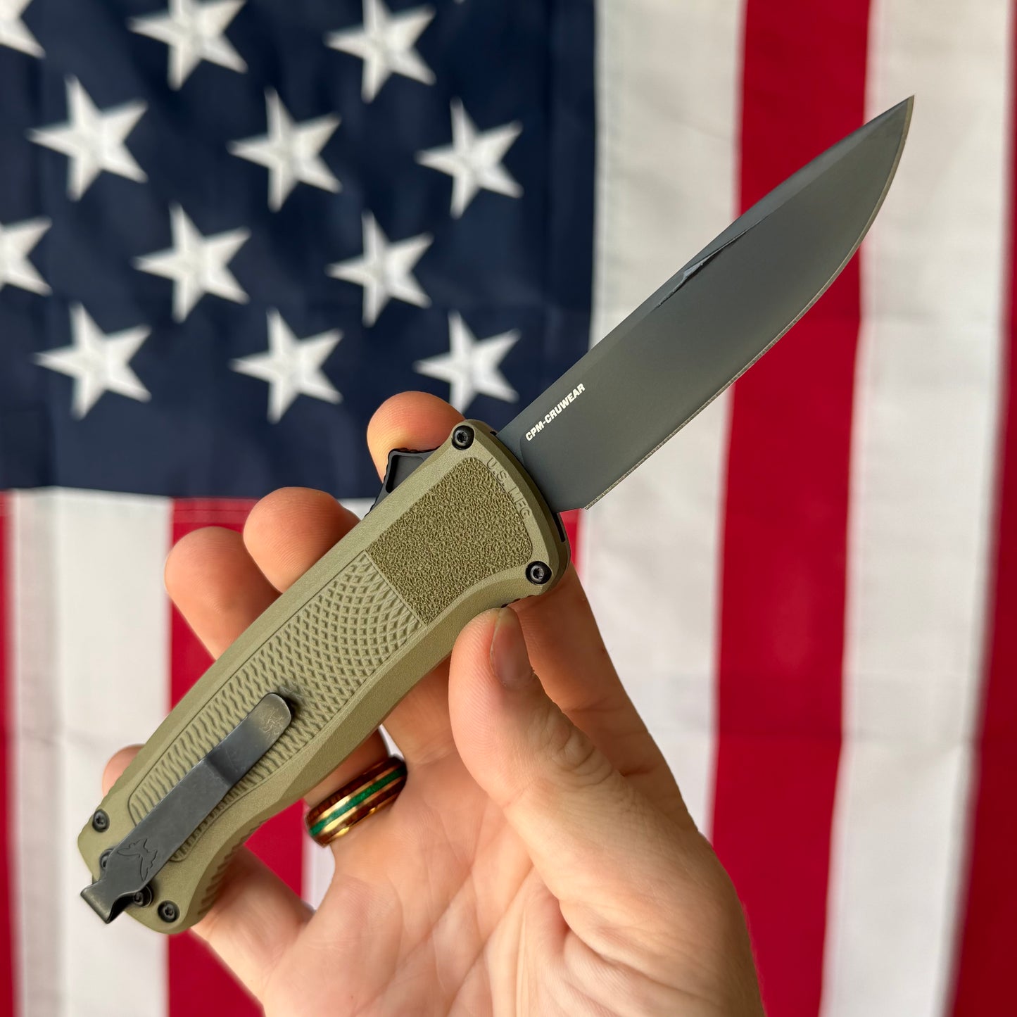 Benchmade Shootout 3.494" OTF Auto – Ranger Green Grivory, CPM-CruWear Black DLC Drop Point – Made in USA (5371BK-01)