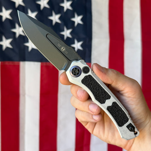The Back Door: Heretic Knives Wraith V4 SE Auto Knife – 3.7” MagnaCut Blade, Blizzard Chassis, Battleworn Black – Made in USA (Demo)